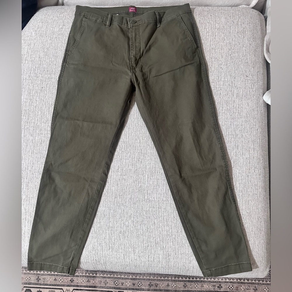 Levi's Men's Green Khaki Chinos